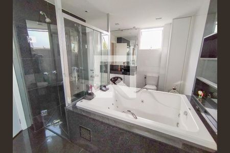 Apartamento à venda com 226m², 4 quartos e 5 vagas