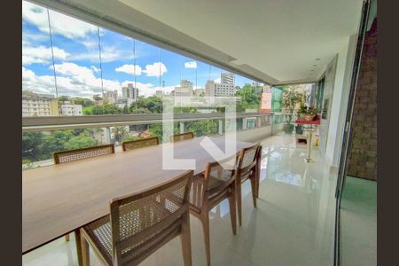 Apartamento à venda com 226m², 4 quartos e 5 vagas
