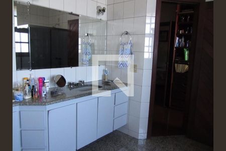 Casa à venda com 353m², 3 quartos e 4 vagas