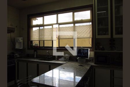 Casa à venda com 353m², 3 quartos e 4 vagas