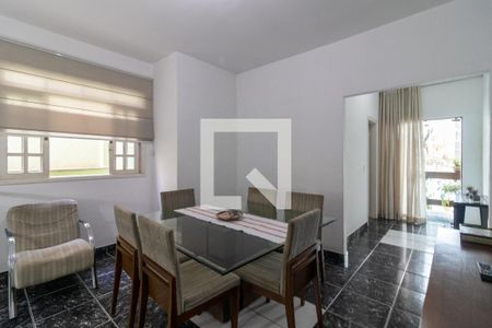 Casa à venda com 227m², 4 quartos e 3 vagas