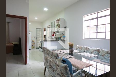Casa à venda com 155m², 3 quartos e 4 vagas