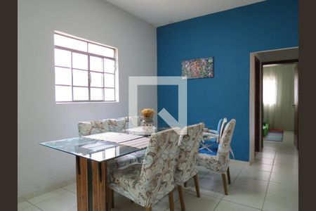 Casa à venda com 155m², 3 quartos e 4 vagas