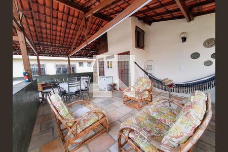 Casa à venda com 325m², 4 quartos e 4 vagas