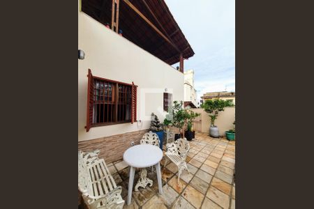 Casa à venda com 325m², 4 quartos e 4 vagas