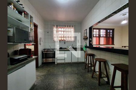 Casa à venda com 325m², 4 quartos e 4 vagas