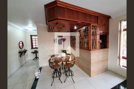 Casa à venda com 325m², 4 quartos e 4 vagas