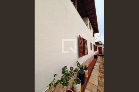 Casa à venda com 325m², 4 quartos e 4 vagas