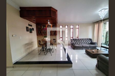 Casa à venda com 325m², 4 quartos e 4 vagas