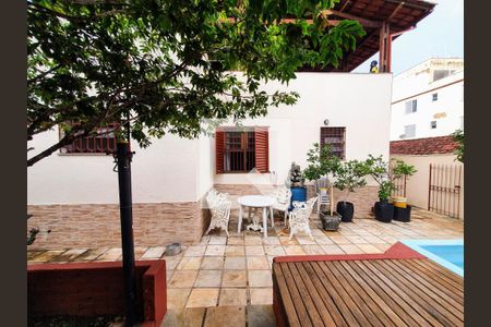 Casa à venda com 325m², 4 quartos e 4 vagas