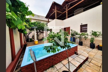 Casa à venda com 325m², 4 quartos e 4 vagas