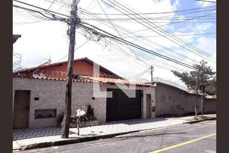 Casa à venda com 270m², 3 quartos e 3 vagas