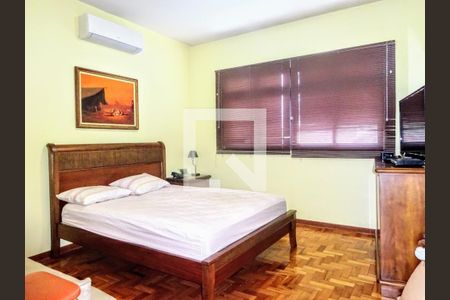 Casa à venda com 326m², 4 quartos e 3 vagas