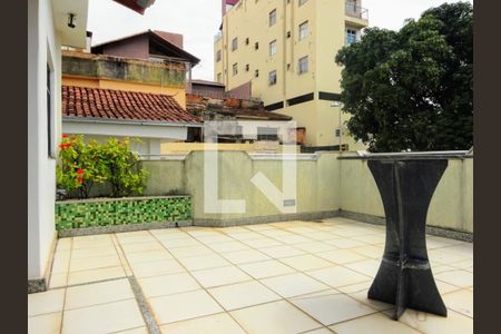 Casa à venda com 326m², 4 quartos e 3 vagas