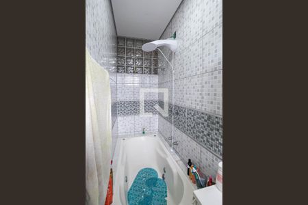 Casa à venda com 326m², 5 quartos e 3 vagasBanheiro da suíte 