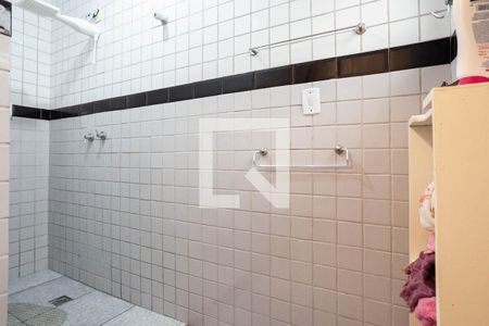 Casa à venda com 326m², 5 quartos e 3 vagasBanheiro social 1