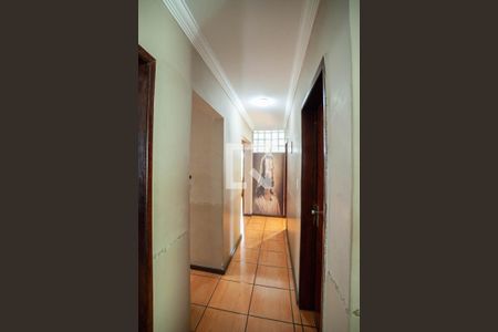 Casa à venda com 326m², 5 quartos e 3 vagasCorredor