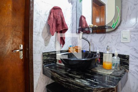 Casa à venda com 326m², 5 quartos e 3 vagasBanheiro social 1