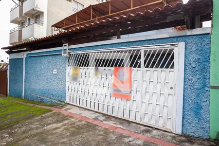 Casa à venda com 326m², 5 quartos e 3 vagasFachada