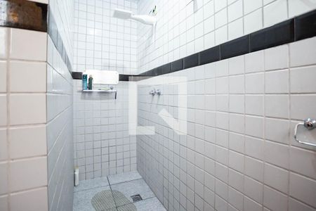 Casa à venda com 326m², 5 quartos e 3 vagasBanheiro social 1