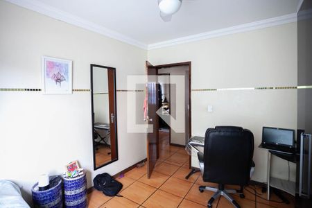 Casa à venda com 326m², 5 quartos e 3 vagasQuarto 2