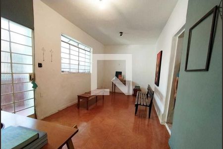 Casa à venda com 240m², 5 quartos e 1 vaga