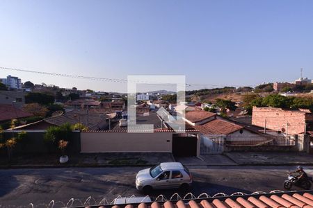 Casa à venda com 293m², 4 quartos e 1 vaga