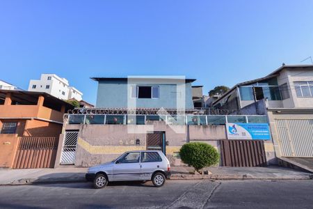Casa à venda com 293m², 4 quartos e 1 vaga