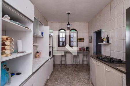 Casa à venda com 293m², 4 quartos e 1 vaga