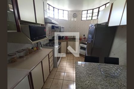 Casa à venda com 291m², 5 quartos e 4 vagas