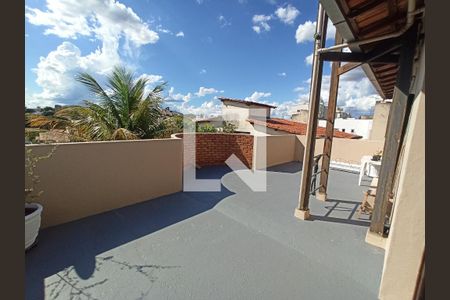 Casa à venda com 291m², 5 quartos e 4 vagas