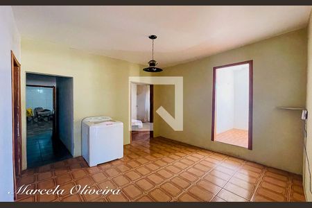 Casa à venda com 222m², 4 quartos e sem vaga