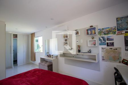 Casa de condomínio à venda com 300m², 5 quartos e 2 vagas Casa de condomínio à venda com 300m², 5 quartos e 2 vagasSuíte 3