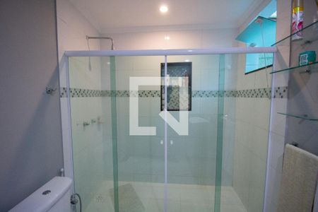 Casa de condomínio à venda com 300m², 5 quartos e 2 vagas Casa de condomínio à venda com 300m², 5 quartos e 2 vagasBanheiro da Suíte 2