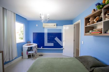 Casa de condomínio à venda com 300m², 5 quartos e 2 vagas Casa de condomínio à venda com 300m², 5 quartos e 2 vagasSuíte 4