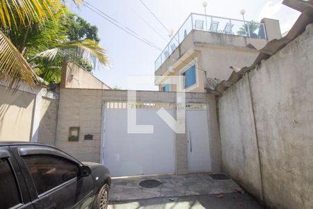 Casa de condomínio à venda com 300m², 5 quartos e 2 vagas Casa de condomínio à venda com 300m², 5 quartos e 2 vagasFachada da Casa