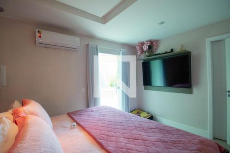 Casa de condomínio à venda com 300m², 5 quartos e 2 vagas Casa de condomínio à venda com 300m², 5 quartos e 2 vagasSuíte 5