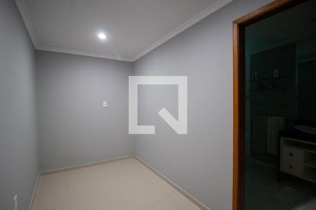 Casa de condomínio à venda com 300m², 5 quartos e 2 vagas Casa de condomínio à venda com 300m², 5 quartos e 2 vagasCloset da Suíte 2