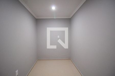 Casa de condomínio à venda com 300m², 5 quartos e 2 vagas Casa de condomínio à venda com 300m², 5 quartos e 2 vagasCloset da Suíte 2