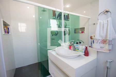 Casa de condomínio à venda com 300m², 5 quartos e 2 vagas Casa de condomínio à venda com 300m², 5 quartos e 2 vagasBanheiro da Suíte 3