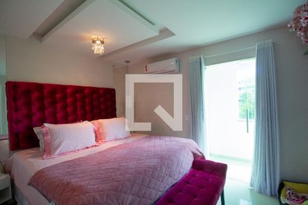 Casa de condomínio à venda com 300m², 5 quartos e 2 vagas Casa de condomínio à venda com 300m², 5 quartos e 2 vagasSuíte 5