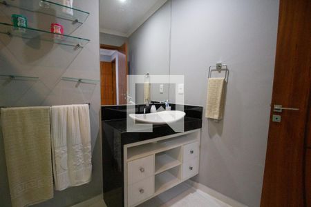 Casa de condomínio à venda com 300m², 5 quartos e 2 vagas Casa de condomínio à venda com 300m², 5 quartos e 2 vagasBanheiro da Suíte 2