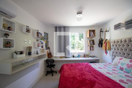 Casa de condomínio à venda com 300m², 5 quartos e 2 vagas Casa de condomínio à venda com 300m², 5 quartos e 2 vagasSuíte 3