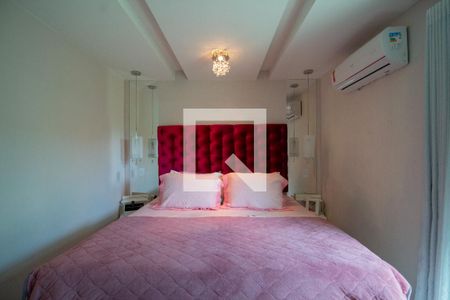 Casa de condomínio à venda com 300m², 5 quartos e 2 vagas Casa de condomínio à venda com 300m², 5 quartos e 2 vagasSuíte 5