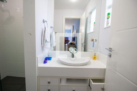 Casa de condomínio à venda com 300m², 5 quartos e 2 vagas Casa de condomínio à venda com 300m², 5 quartos e 2 vagasBanheiro da Suíte 4