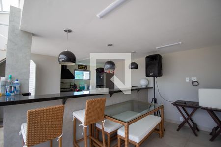 Casa de condomínio à venda com 300m², 5 quartos e 2 vagas Casa de condomínio à venda com 300m², 5 quartos e 2 vagasTerraço