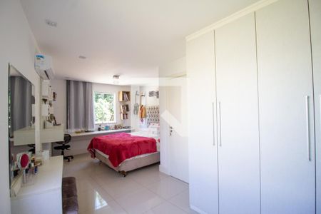 Casa de condomínio à venda com 300m², 5 quartos e 2 vagas Casa de condomínio à venda com 300m², 5 quartos e 2 vagasSuíte 3