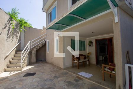 Casa de condomínio à venda com 300m², 5 quartos e 2 vagas Casa de condomínio à venda com 300m², 5 quartos e 2 vagasQuintal