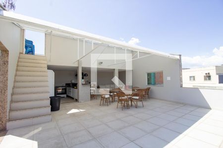 Casa de condomínio à venda com 300m², 5 quartos e 2 vagas Casa de condomínio à venda com 300m², 5 quartos e 2 vagasTerraço