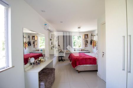 Casa de condomínio à venda com 300m², 5 quartos e 2 vagas Casa de condomínio à venda com 300m², 5 quartos e 2 vagasSuíte 3